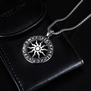 Yunnique – collier avec pendentif en forme de roue solaire, en acier inoxydable, avec runes vikings, bijoux cadeaux unisexes, chaîne de 60cm - Product Image 2