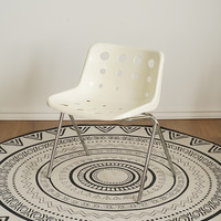 Chaise de salle à manger moderne en plastique empilable avec pieds chromés et dossier crème, style coréen pour café et maison, modèle Internet Celebrity Hole Home