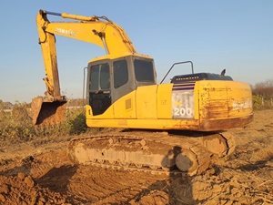 Excavatrice Komatsu PC320-3 d'occasion efficace, ainsi que des engins d'occasion Komatsu PC200-8, PC160-8, PC200-7, PC210-8, PC220-8, PC240-8 - Product Image 4