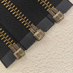 Vente d'usine <span class=keywords><strong>YKK</strong></span> #<span class=keywords><strong>8</strong></span> #5 Bronze Métal Zipper Open-end Haute Qualité Longueur Personnalisée pour Vêtements Veste Pantalon Jeans - Product Image 3