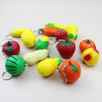 Conception personnalisée porte-clés transfrontalier PU mousse éponge fruits porte-clés sac à dos pendentif simulation légumes jouets modèle en gros