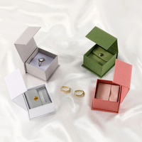 Boîte à bijoux magnétique écologique en carton pour collier, bague, boucles d'oreilles, bracelet, emballage cadeau en papier magnétique