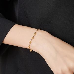 Parures de bijoux tendance en acier inoxydable hypoallergénique anti-ternissement plaqué or PVD 14k 18k pour femmes - Product Image 3