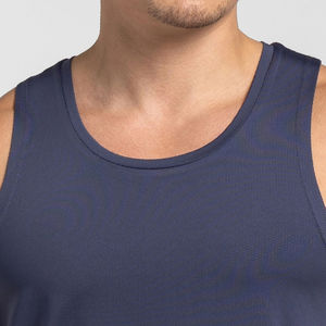Camiseta sin mangas para hombre para gimnasio – Camiseta ligera sin mangas para culturismo y entrenamiento - Product Image 3