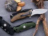 Couteau pliant EDC d'extérieur avec manche en ABS surmoulé en caoutchouc, lame en acier 3Cr13 finition oxyde noir, pointe ciselée, verrouillage Liner Lock et bouton de pouce