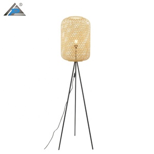 Kim loại <span class=keywords><strong>tripod</strong></span> Đèn Sáng Tạo sàn gỗ Đèn tùy chỉnh Dịch Vụ Bắc Âu Đèn 80 Hot Bán Châu Âu với mây Chụp đèn đơn giản - Product Image 2