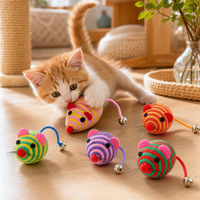 Mainan Kucing Mainan Kunyah Perlengkapan Anak Kucing Nilon Grosir Tikus Dengan Ekor Penggoda Kucing Bola Interaktif Tahan Lama Mainan Hewan Peliharaan
