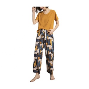 Set Pigiama Donna in Seta-Poliestere Tinto in Capo, Scollo a V, Maniche Corte, Lunghezza al Ginocchio, Asciugatura Rapida, Traspirante, per la Notte - Campione Gratuito - Product Image 6
