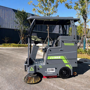 Camion de nettoyage de voirie de bonne qualité, balayeuse de voirie, aspirateur de voirie, camion balayeuse avec pulvérisation d'eau - Product Image 1
