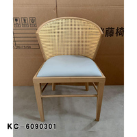 Fauteuil de salon moderne de style nordique avec dossier en rotin et coussin bleu poudré, meubles pour café, bistrot