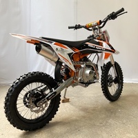 Moto tout-terrain 125cc orange et blanche, 4 temps, à essence, transmission par chaîne, pour jeunes, motocross, trail