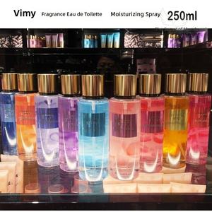 Bruma Perfumada Victorias Velvet Petals 250ml, Spray de <span class=keywords><strong>Perfume</strong></span> de Larga Duración con Polvo Corporal Brillante, Fórmula Hidratante - Product Image 2
