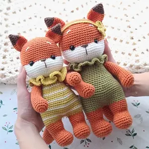 Amigurumi modello volpe giocattolo all'uncinetto per Set regalo per bambini bambola riempita di cotone giocattoli per maglieria giocattoli all'uncinetto ripieni personalizzati