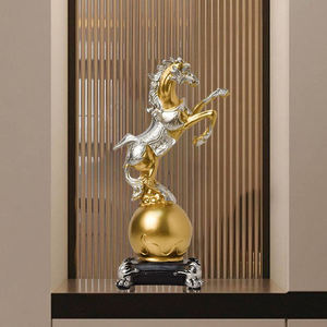 Statuetta di Cavallo in Resina Dipinta a Mano, Stile Lusso Leggero, Bestseller per Arredamento Casa e Ufficio - Product Image 6