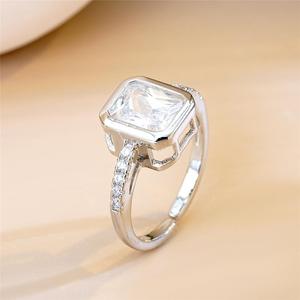 Anello quadrato regolabile in stile pietra, design elegante per l'uso quotidiano - Product Image 5