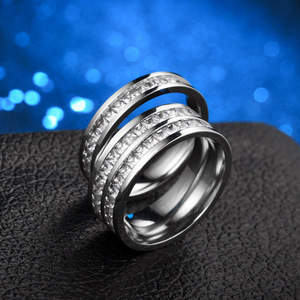 Nouveau produit : Bague simple en acier titane doré 18 carats, personnalisée, en acier inoxydable, inaltérable, pour homme, bijou de main - Product Image 4