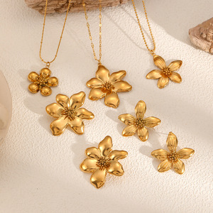 ชุดสร้อยคอและต่างหูรูปดอกไม้สีทองสำหรับผู้หญิงสวมใส่ทุกวันเครื่องประดับเหล็กไทเทเนียม - Product Image 2