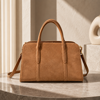 Fournisseur de sacs à main en suède grande capacité en gros, sac fourre-tout minimaliste personnalisé pour femme avec faible MOQ de 20 pour l'approvisionnement professionnel