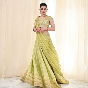 ชุดแต่งงานแบบ A-Line Lehenga Choli สีเขียว ประดับเลื่อมและงานปักดิ้น ซิปด้านหลัง ความยาวระดับพื้น สำหรับผู้หญิง - Product Image 1