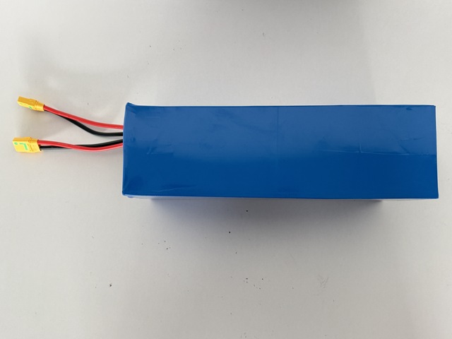 Customizable High Capacity 48V 30Ah 13S6P 21700 Lithium Battery Pack with XT90 Plug for E-bikes & Energy Storage