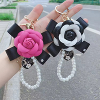 Gantungan Kunci Kulit PU Mutiara Elegan Motif Camellia Pita Buatan Tangan Liontin Tas Wanita Gantungan Kunci Bunga Kulit Pita