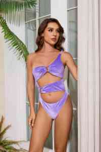 Maillot de bain monokini sexy pour femme en velours violet personnalisé, asymétrique à une épaule, avec découpes et anneau métallique, Fabricant OEM - Product Image 4