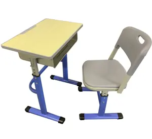 Table et chaise rayée, mobilier pour classe, collège, pre-plucked