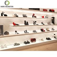 Meuble de rangement d'angle pour magasin de chaussures