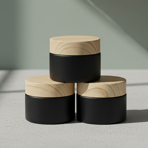 Tarro Cosmético de Vidrio Negro de Lujo en Oferta con Tapa de Madera Natural para Crema, Bálsamo, Mascarilla, Envase para Cuidado de la Piel - Product Image 4