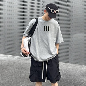 Nouveau T-shirt d'été tendance à trois bandes pour homme, col ras du cou, manches courtes, coupe classique, coton épais de haute qualité 100 % pour impression - Product Image 4