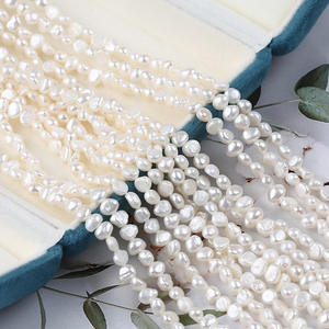 Perles d'eau douce baroques en forme de bouton, 5-6 mm, brillantes des deux côtés, blanches et roses naturelles, enfilées pour la fabrication de bijoux en gros - Product Image 1