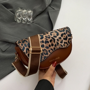 Nouveau Sac Bandoulière Demi-Lune Moderne pour Femme 2026, Imprimé Léopard, en Similicuir Marron Vintage avec Accents Métalliques et <span class=keywords><strong>Sangle</strong></span> Réglable - Product Image 4