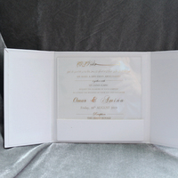 Carte d'invitation de mariage en acrylique avec pochette Initiales personnalisées en feuille d'or Polygram Monogram Couverture rigide