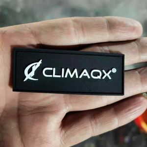 Étiquettes en silicone 3D personnalisées en relief, étiquettes en caoutchouc souple à coudre avec logo pour accessoires vestimentaires - Product Image 3