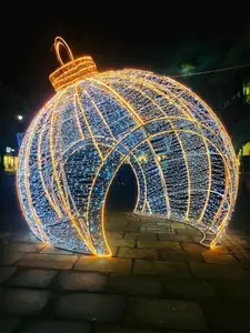 كرة عيد الميلاد LED المخصصة للإضاءة في الهواء الطلق أضواء احتفالية لحفلات أعياد الميلاد وحفلات الزفاف ديكور مولات تسوق وأسواق المولات