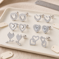 Vente en gros de boucles d'oreilles pour femmes en argent sterling 925 plaqué rhodium avec zircone cubique en forme de cœur, bijoux cadeaux