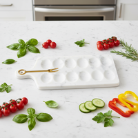 Plateau de service en marbre blanc avec rainure pour œufs, plateau à dessert en marbre naturel avec fourchette en métal pour le thé de l'après-midi