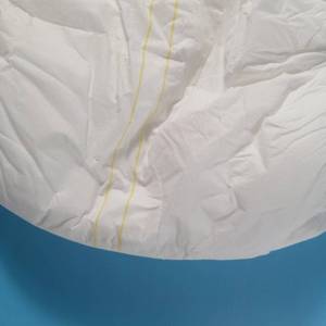Couches adultes jetables de haute qualité surface sèche Les patients incontinents utilisent des couches âgées à forte absorption d'urine - Product Image 5