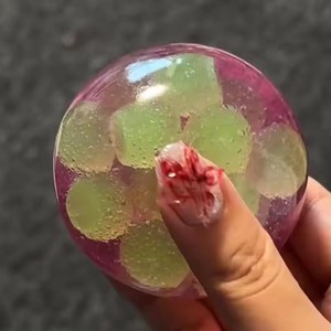 Qingti - Mini Pelota de Pulpa de Fruta Hecha a Mano, Juguete Musical Creativo para Amasar, Adhesivo para Aliviar el Estrés, Color Morado, para Mayores de 14 Años - Product Image 1