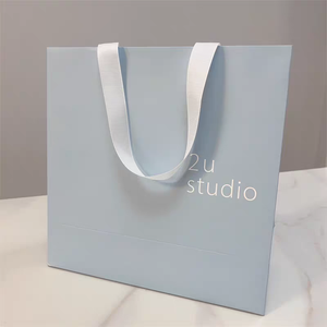 Sacs en papier de luxe avec logo imprimé personnalisé, impression numérique et flexo, avec poignée en corde de coton pour la promotion, l'emballage de vêtements et de cadeaux - Product Image 4