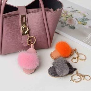 Vente en gros de pantoufles créatives en <span class=keywords><strong>laine</strong></span>, décorations de sacs en cuir, ornements en fourrure de vison et décorations en <span class=keywords><strong>laine</strong></span> pour intérieurs de voiture - Product Image 1