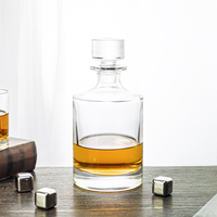 Decantador de whisky redondo de cristal de lujo con tapón de vidrio Fábrica al por mayor para uso doméstico