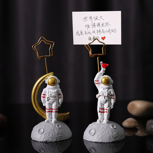 Porta Tarjetas con Diseño de Astronauta Miniatura de Resina Dorada, Adorno de Escritorio, Regalo de Cumpleaños, Decoración - Product Image 1