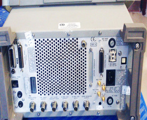 Keysight (Agilent) 8920B Communications RF pour applications en plastique et en métal, garantie de 6 mois - Product Image 3