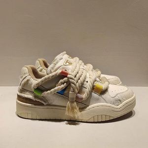 Zapatos Deportivos JiuZhou de Alta Calidad con Parte Superior de EVA, Amortiguación, Antiolor, Suela Gruesa, Modernos, para Parejas - Product Image 1