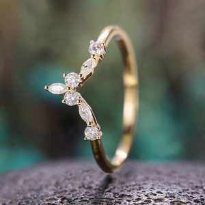 Anello a Forma di V con Design Marquise, Stile Impilabile per Donne - Product Image 4