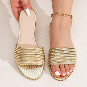 Sandales plates d'été pour femmes, coupe large, grande taille, nouvelles pantoufles respirantes tout assorties - Product Image 1