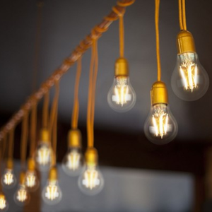 Lampadina LED a Filamento A60 110V 2W 6W 8W Gamma Vetro Ambrato Lampada <span class=keywords><strong>Edison</strong></span> Illuminazione Domestica Compatibile Efficiente Energeticamente - Product Image 4