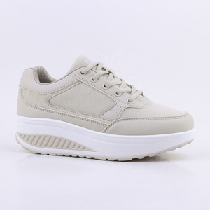 <span class=keywords><strong>Scarpe</strong></span> da <span class=keywords><strong>donna</strong></span> con plateau in maglia leggera traspirante Casual da corsa <span class=keywords><strong>scarpe</strong></span> Casual da <span class=keywords><strong>donna</strong></span> <span class=keywords><strong>scarpe</strong></span> da passeggio stile <span class=keywords><strong>donna</strong></span> - Product Image 5