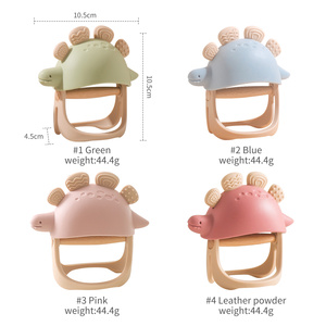 Mordedor de muñeca anticaída personalizado, guante mordedor suave con diseño de animal, juguete sensorial para niños, mordedor de silicona sin BPA para bebés con madera - Product Image 3
